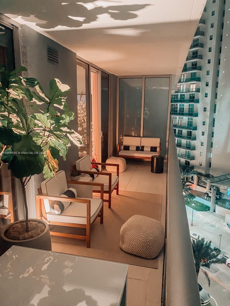 1300 Brickell Bay Dr # 806