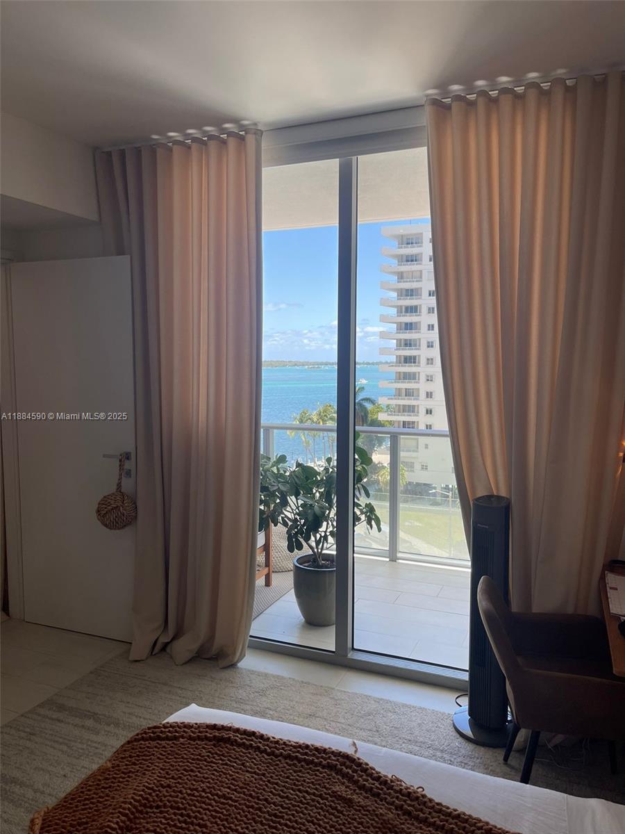 1300 Brickell Bay Dr # 806