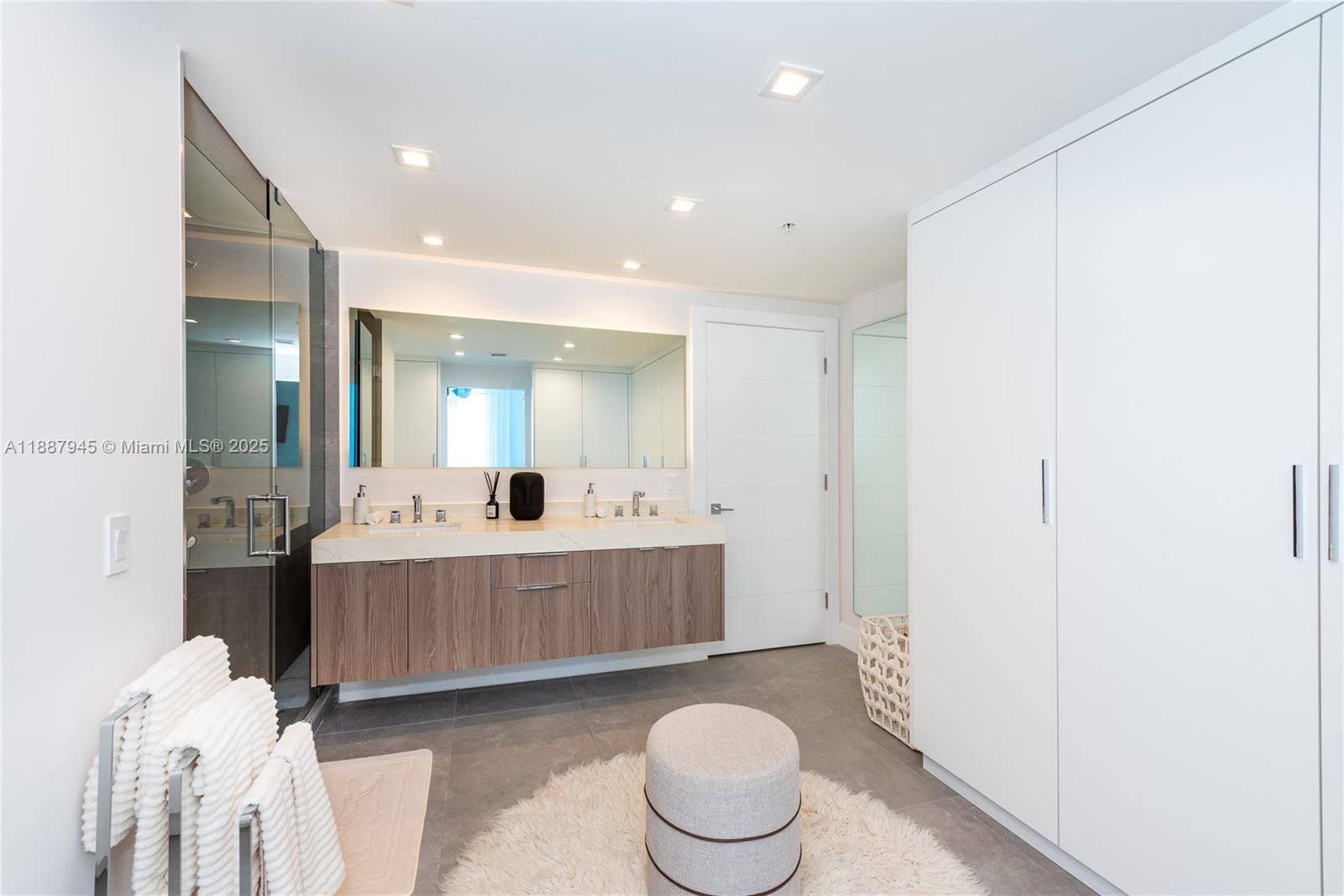 3801 Collins Ave # 1502