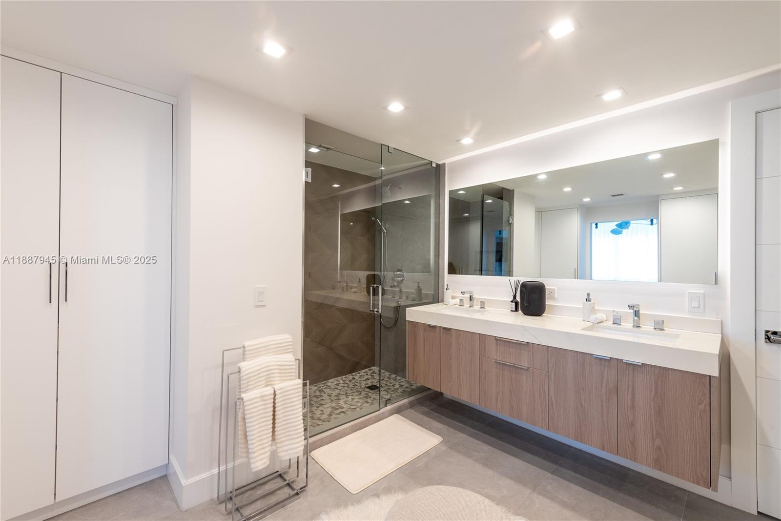 3801 Collins Ave # 1502