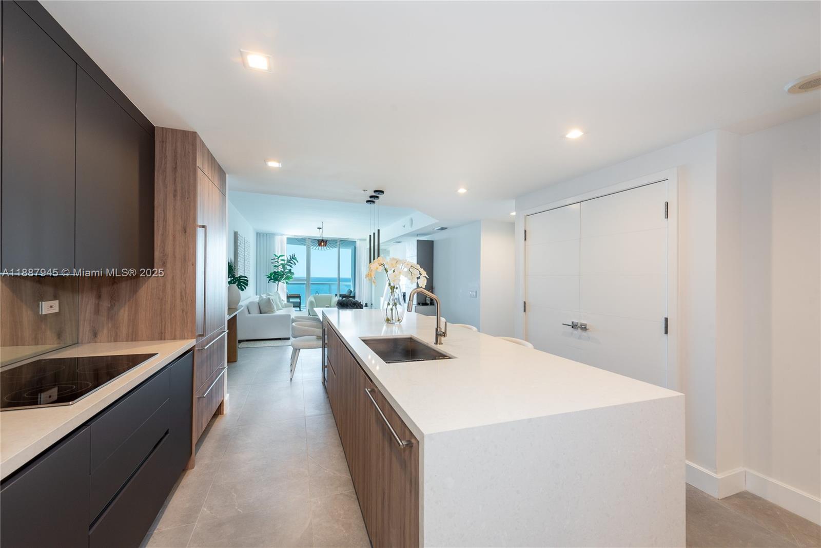 3801 Collins Ave # 1502