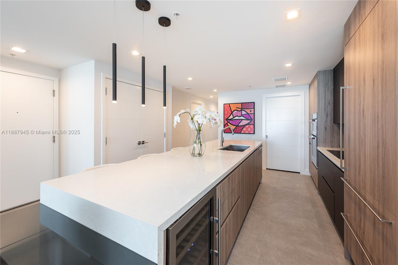 3801 Collins Ave # 1502