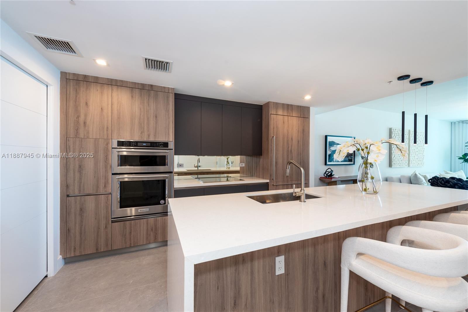 3801 Collins Ave # 1502