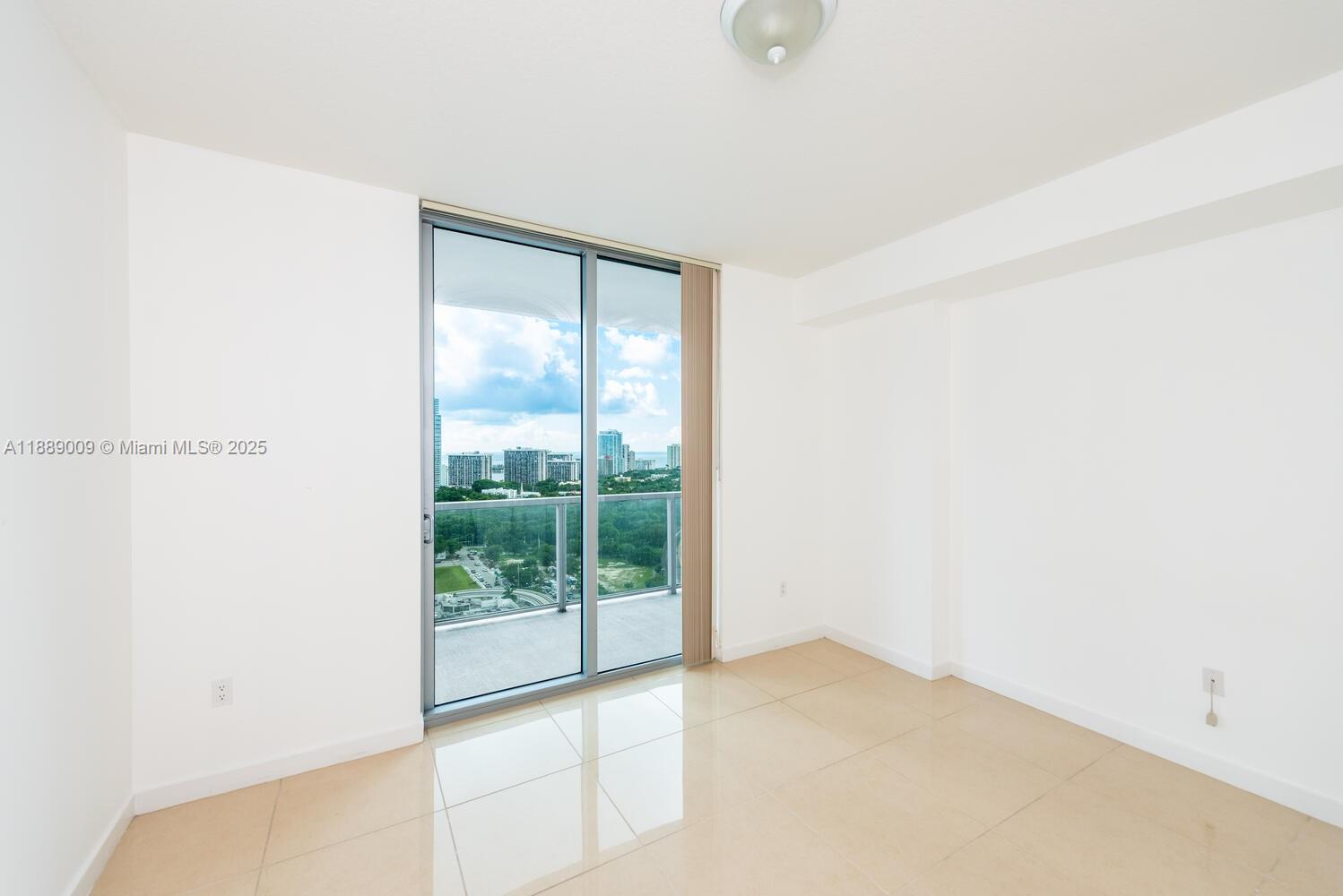 79 SW 12th St Unit: 2605-S