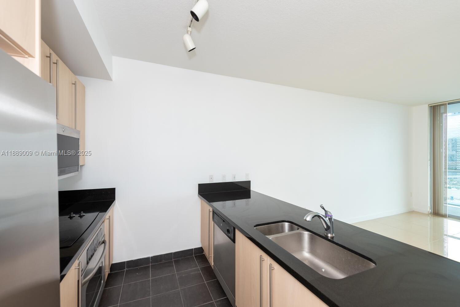 79 SW 12th St Unit: 2605-S