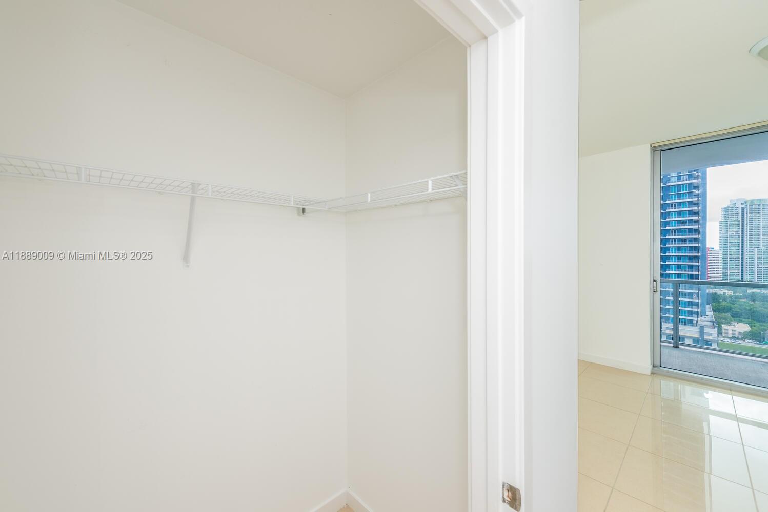 79 SW 12th St Unit: 2605-S