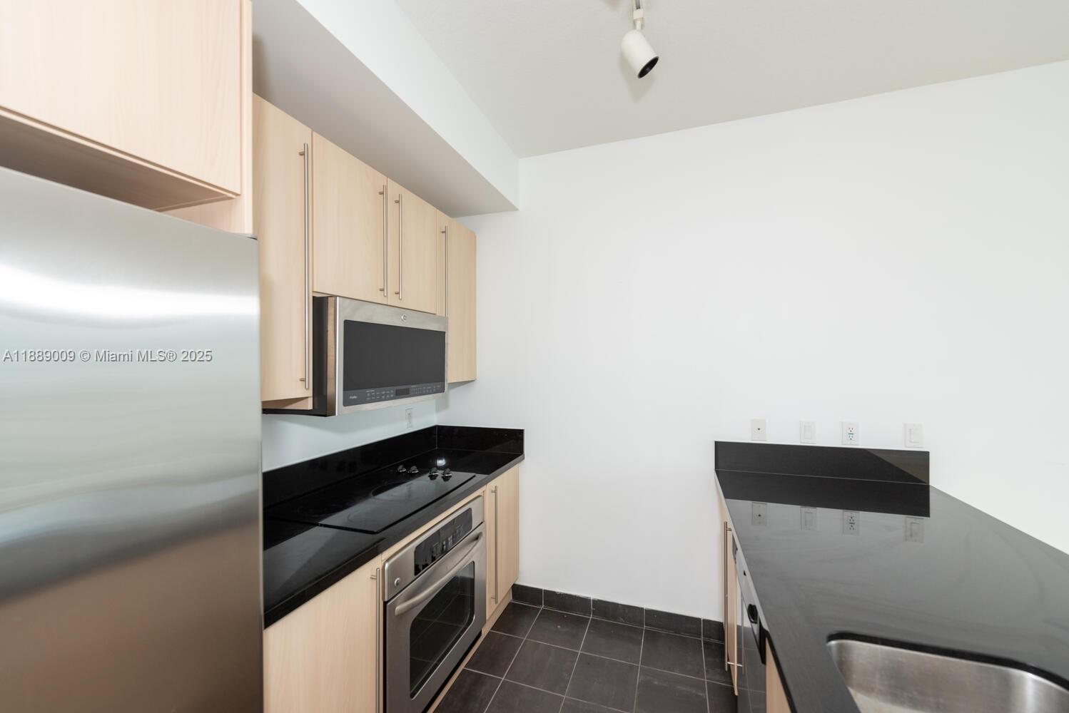 79 SW 12th St Unit: 2605-S