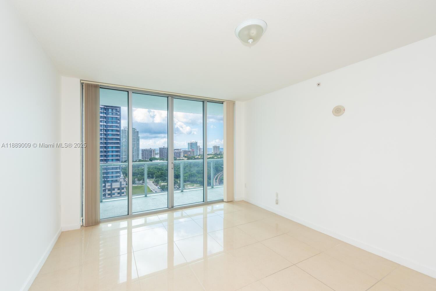 79 SW 12th St Unit: 2605-S