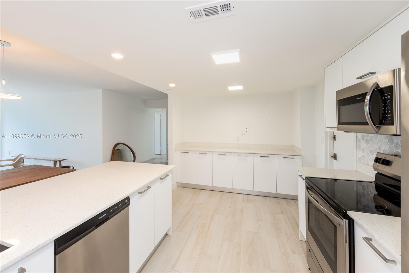 155 Ocean Lane Dr # 404