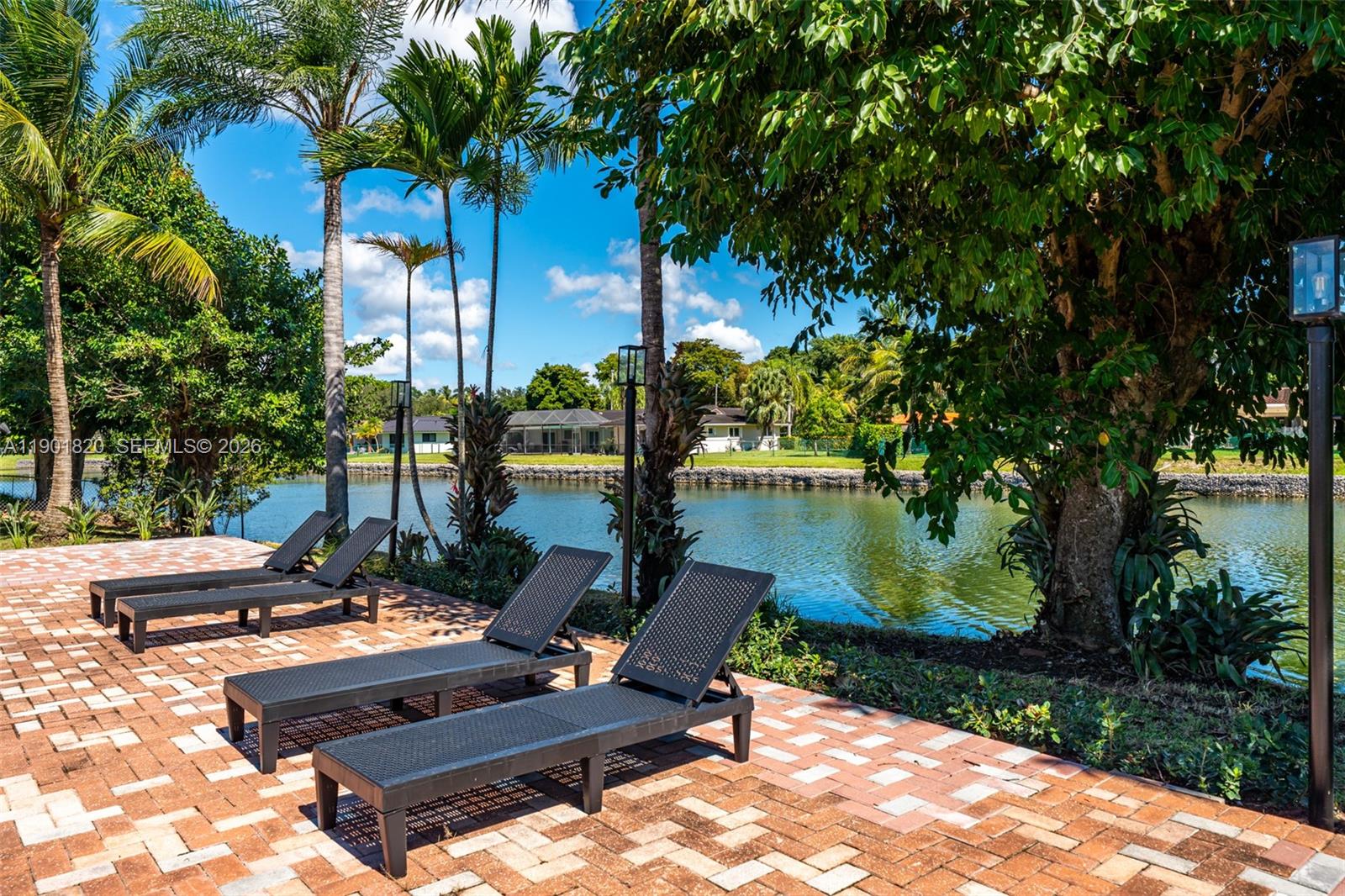 10945 SW 75th Ct, Pinecrest