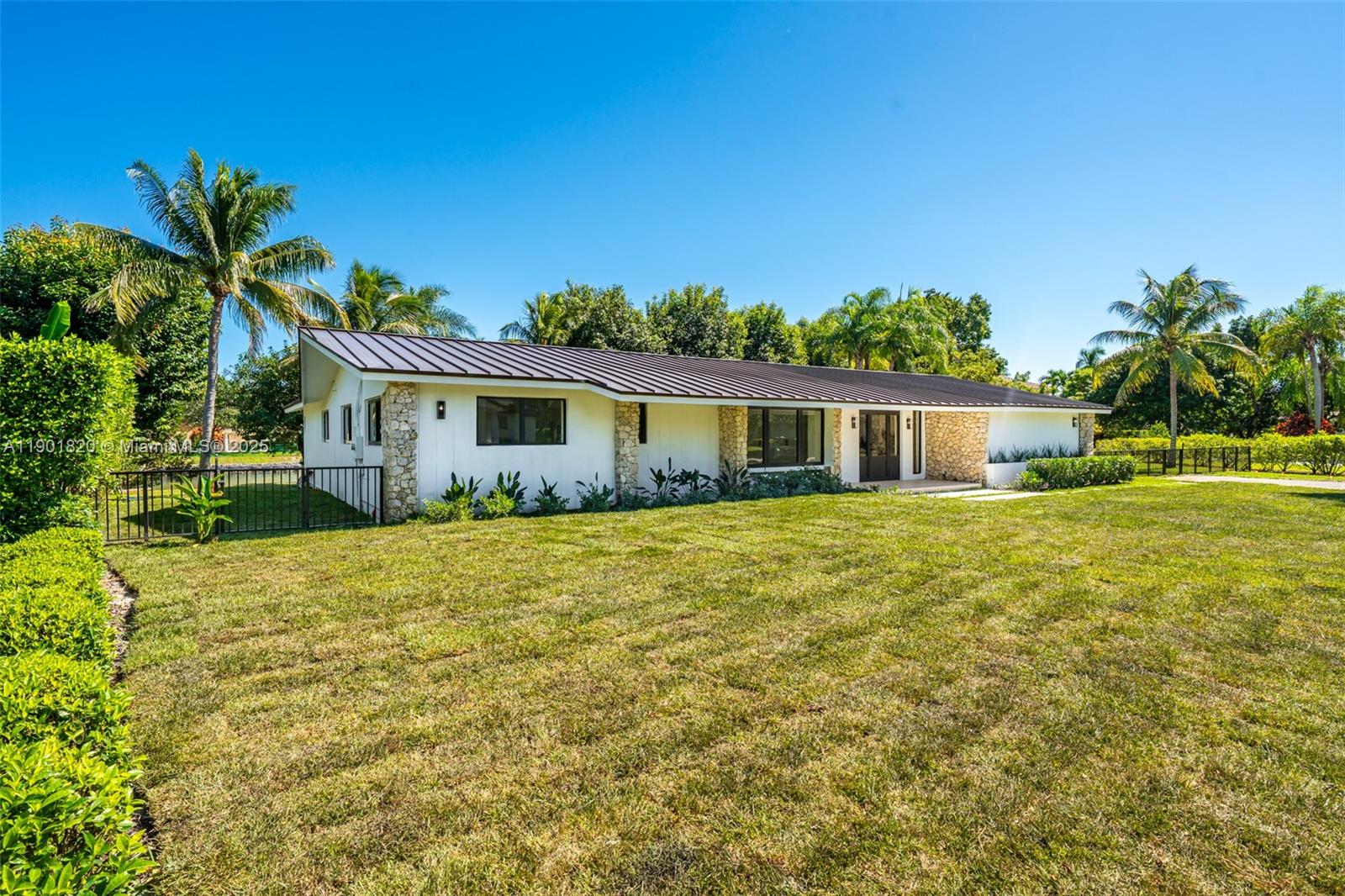 10945 SW 75th Ct, Pinecrest