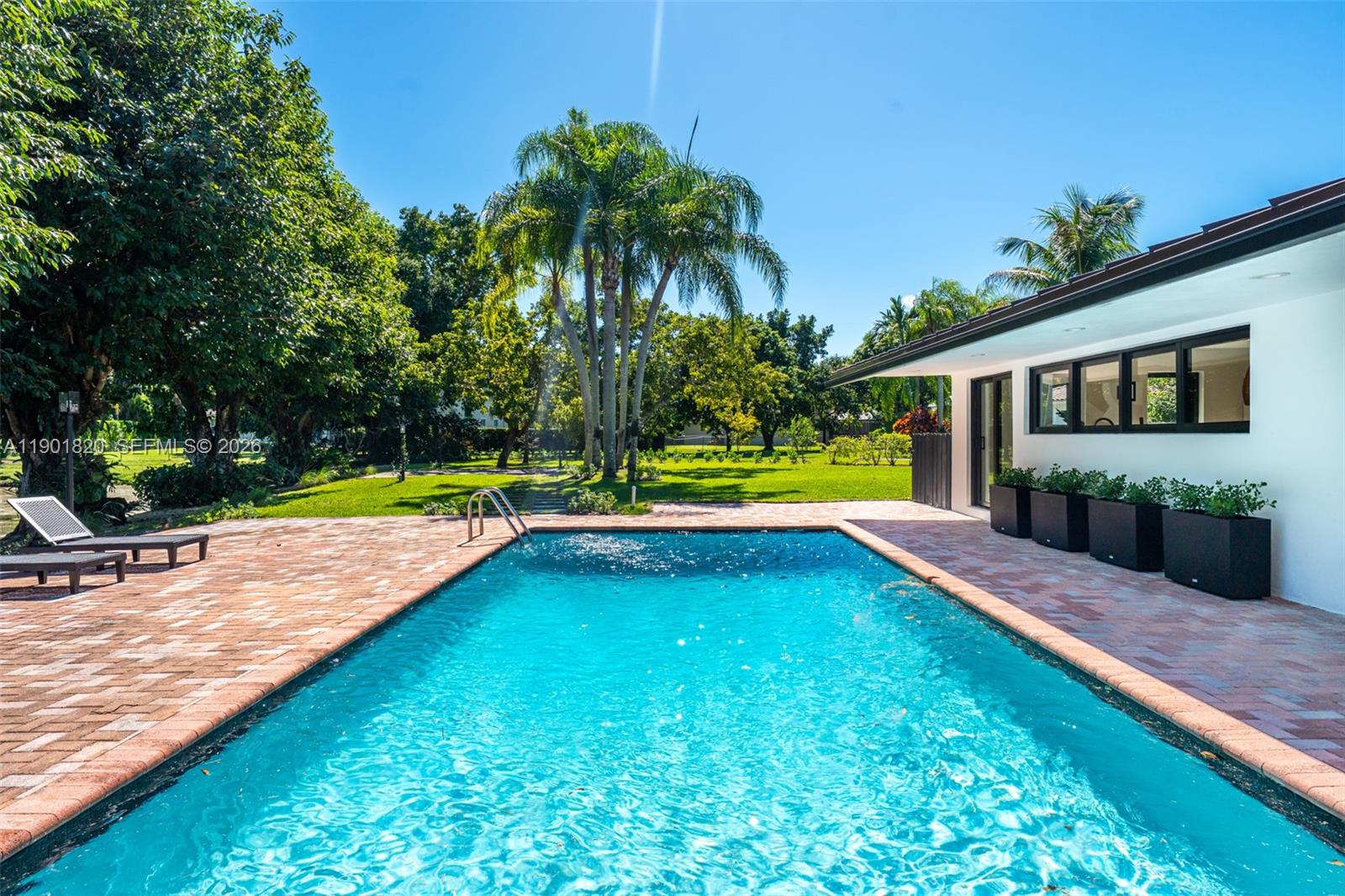 10945 SW 75th Ct, Pinecrest