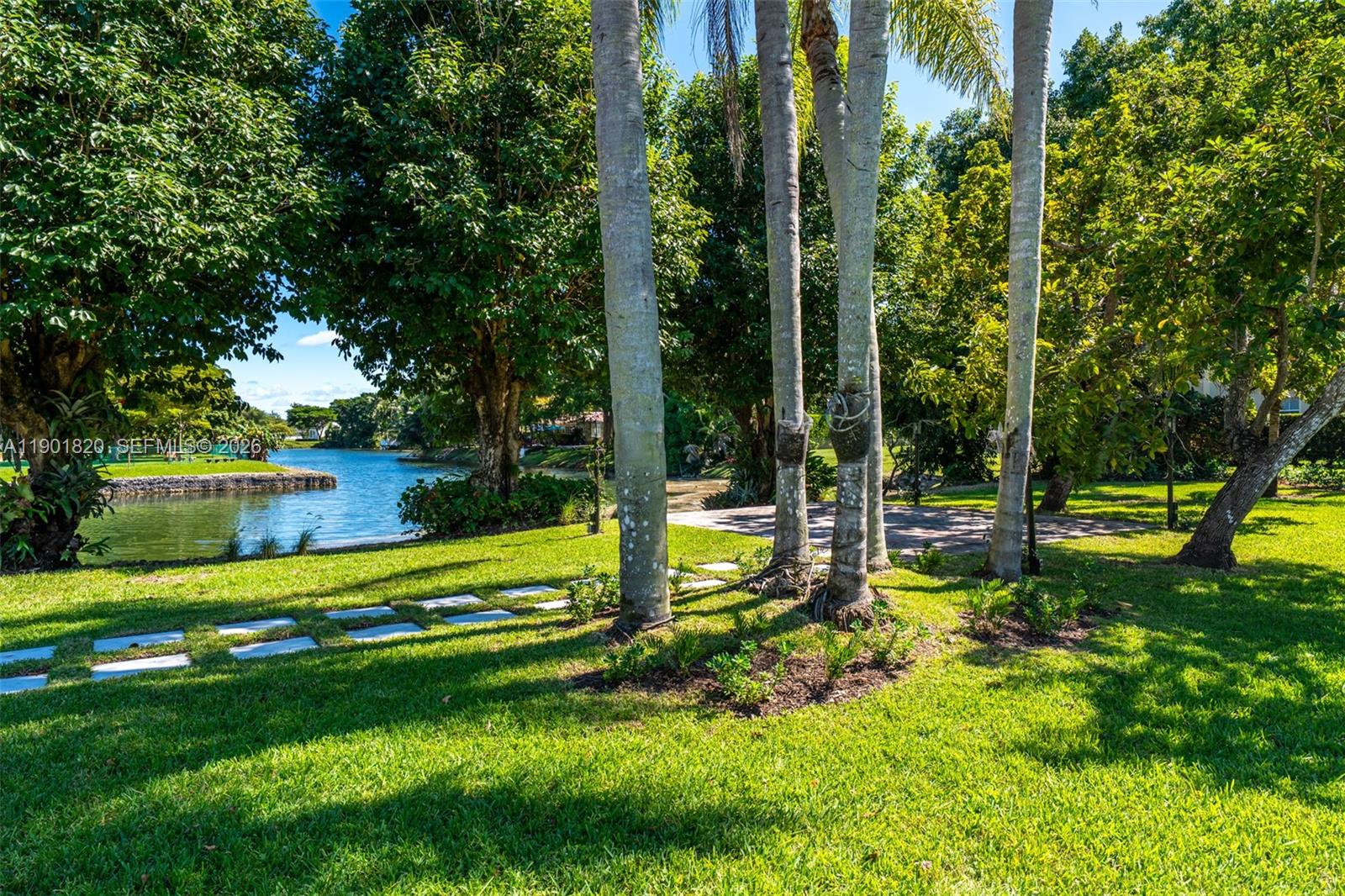 10945 SW 75th Ct, Pinecrest