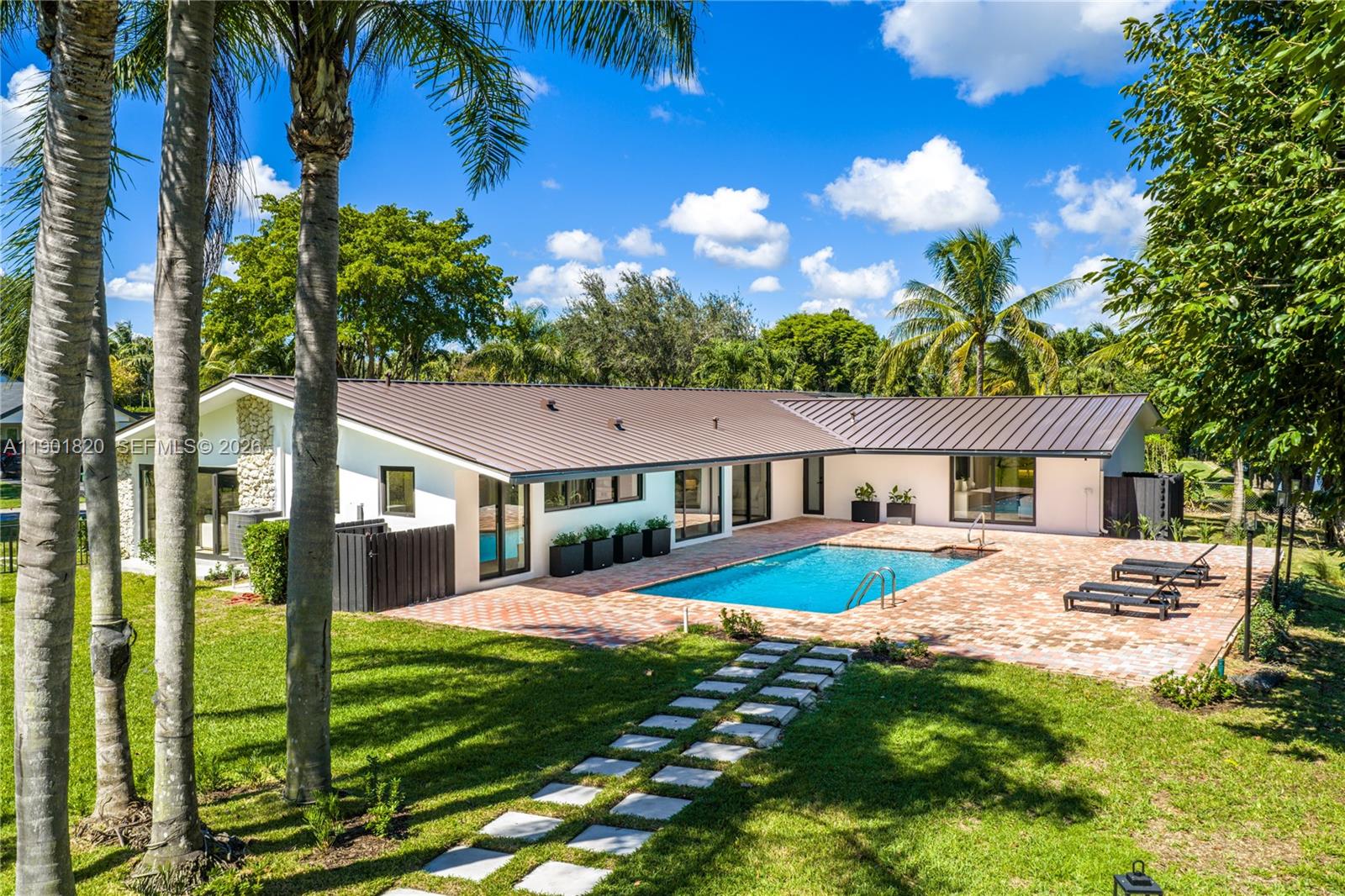 10945 SW 75th Ct, Pinecrest