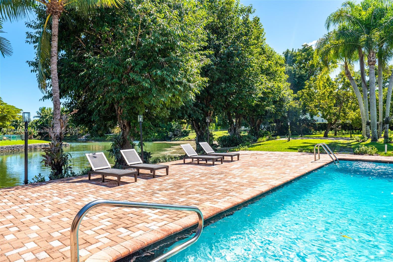 10945 SW 75th Ct, Pinecrest