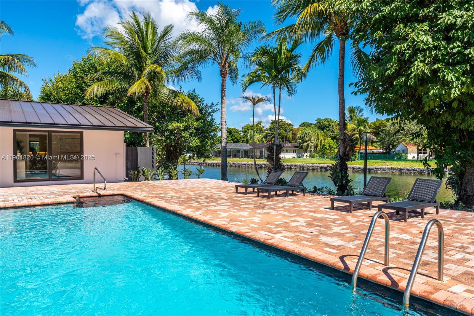 10945 SW 75th Ct, Pinecrest