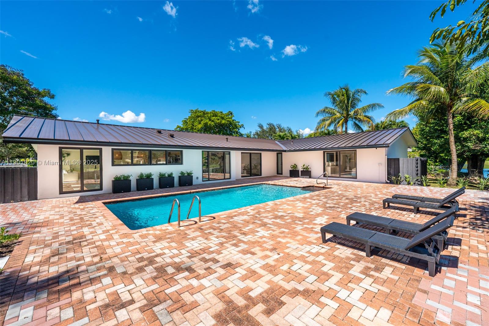 10945 SW 75th Ct, Pinecrest