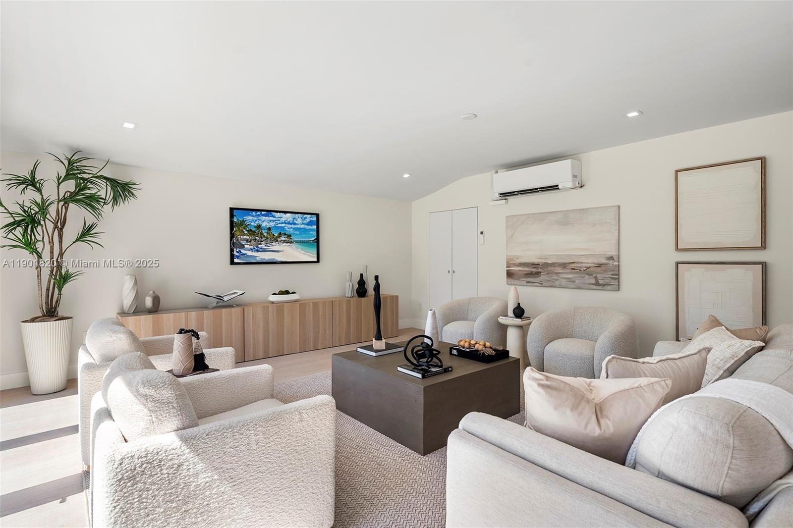 10945 SW 75th Ct, Pinecrest