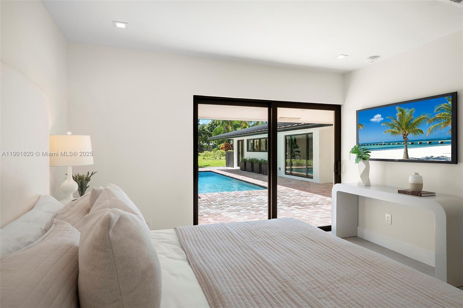 10945 SW 75th Ct, Pinecrest