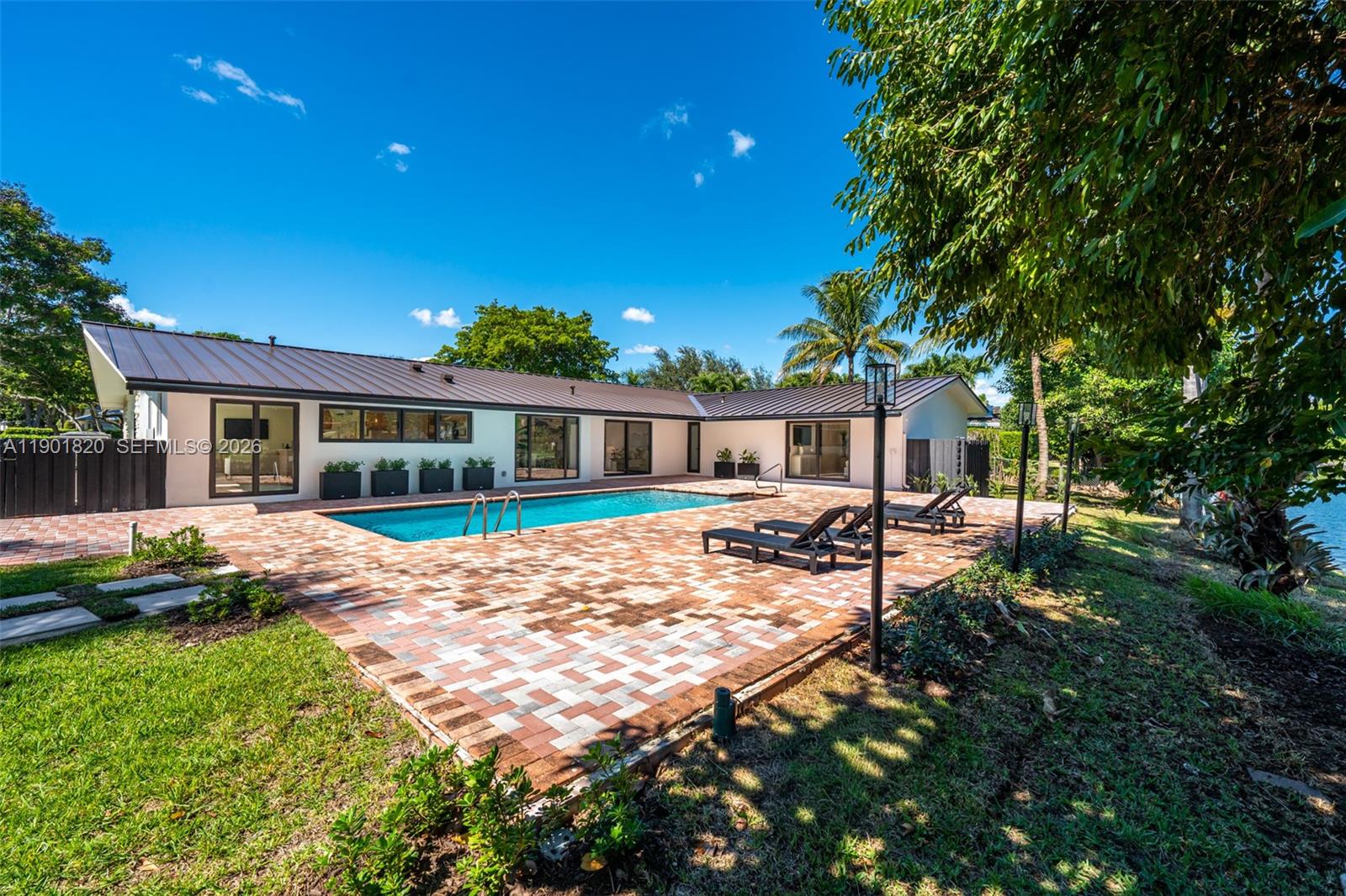 10945 SW 75th Ct, Pinecrest
