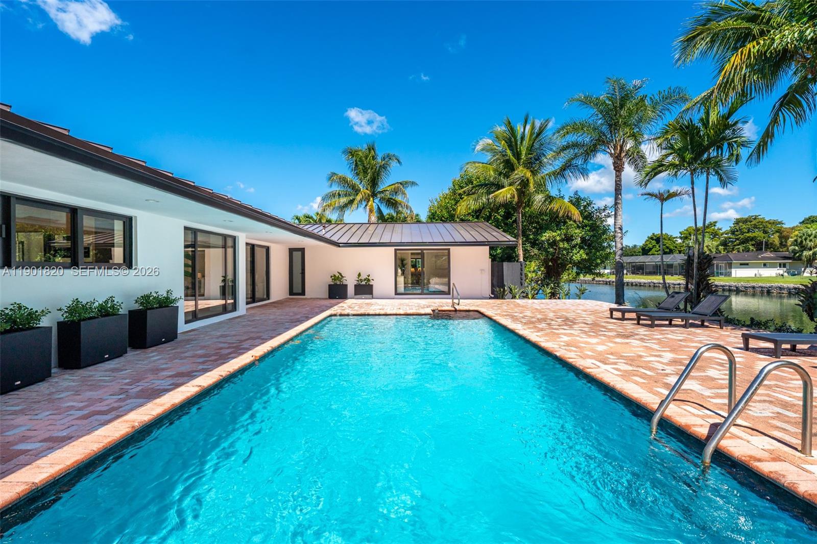 10945 SW 75th Ct, Pinecrest