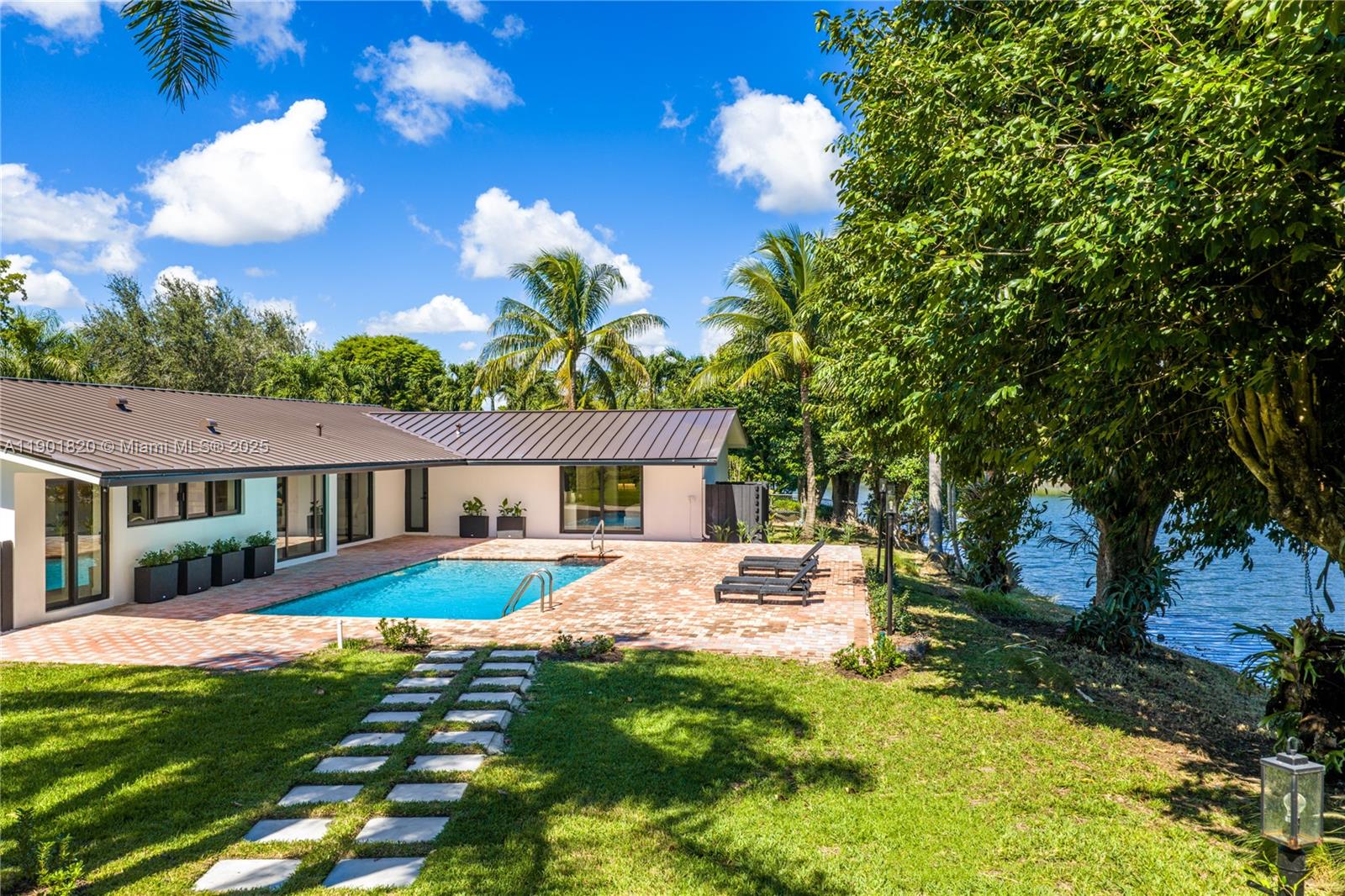 10945 SW 75th Ct, Pinecrest