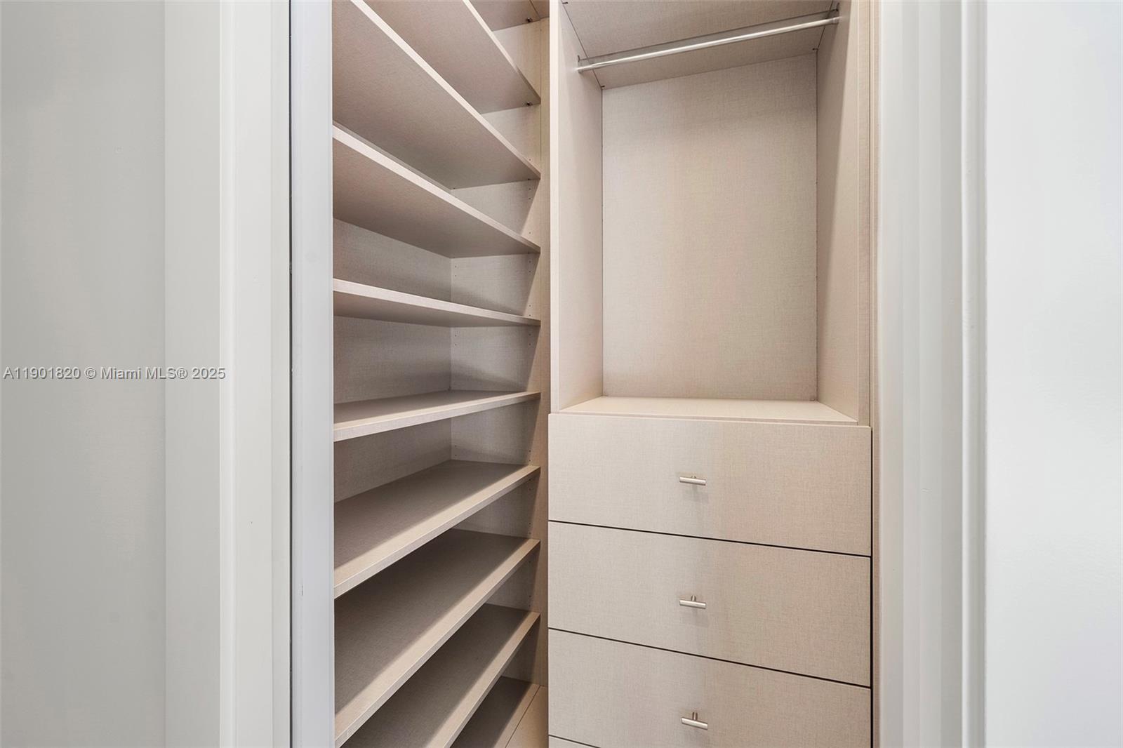 10945 SW 75th Ct, Pinecrest