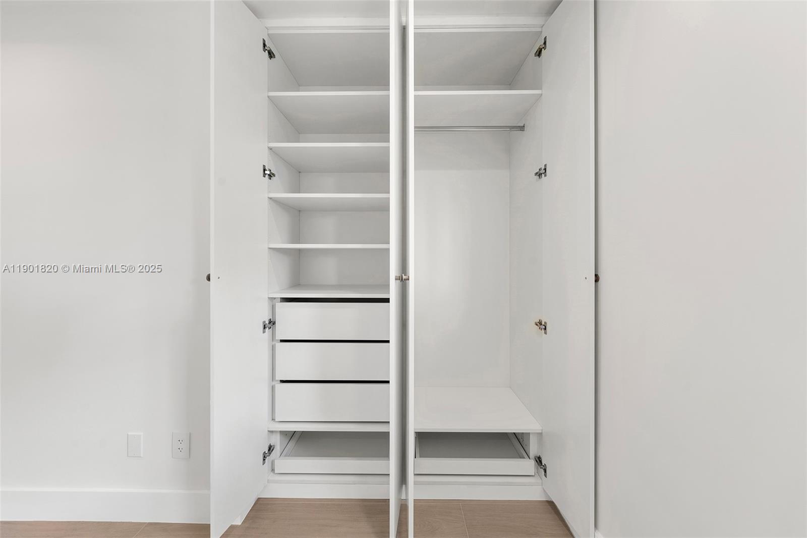 10945 SW 75th Ct, Pinecrest