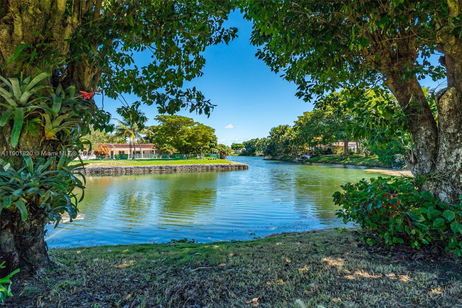 10945 SW 75th Ct, Pinecrest