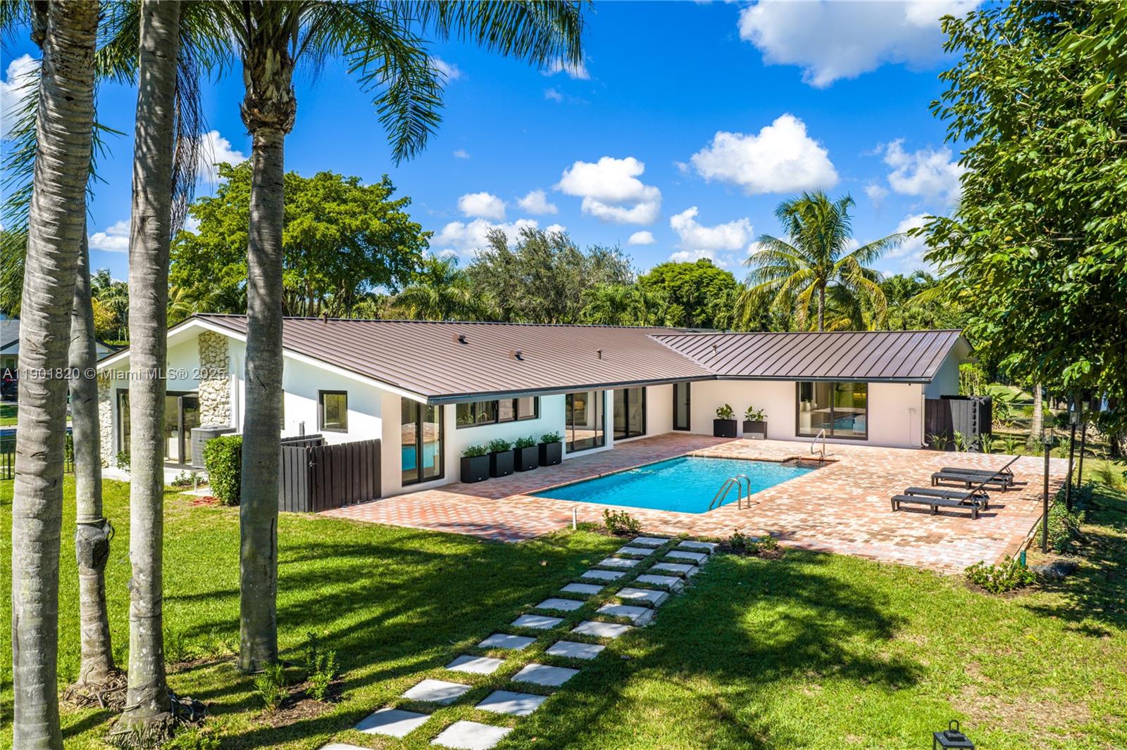 10945 SW 75th Ct, Pinecrest