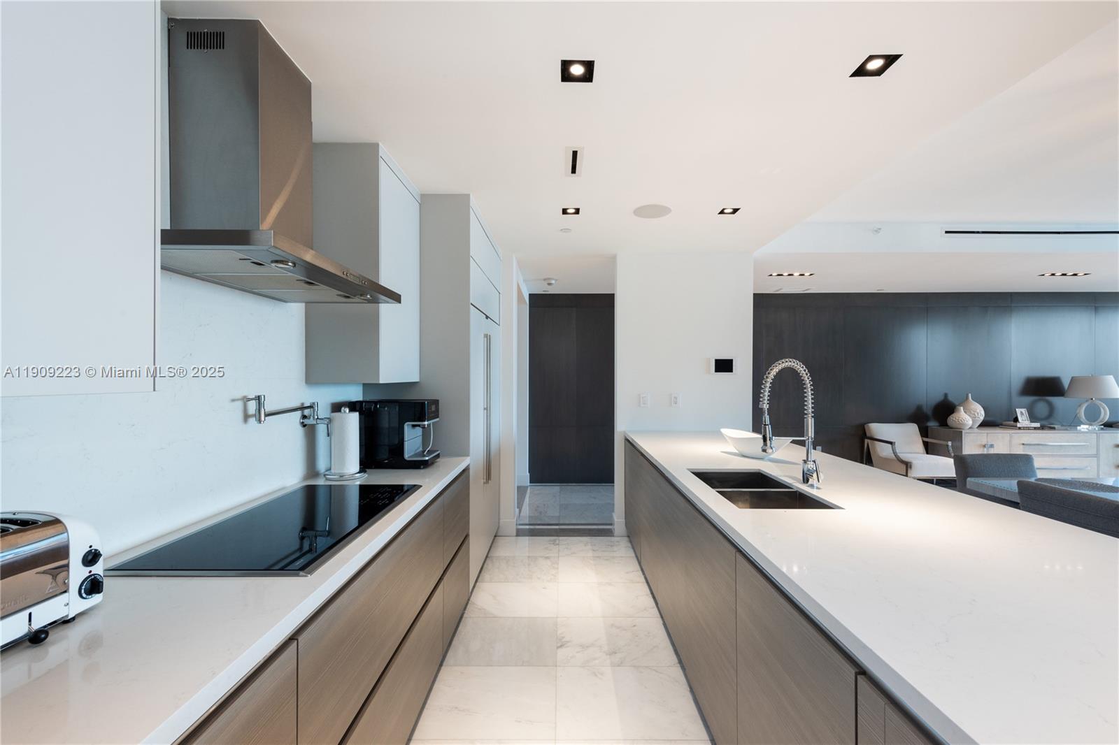 17475 Collins Ave # 701