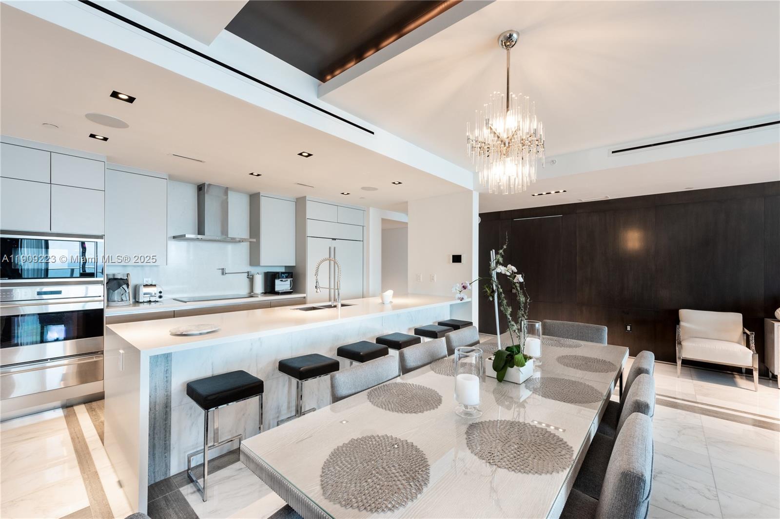 17475 Collins Ave # 701