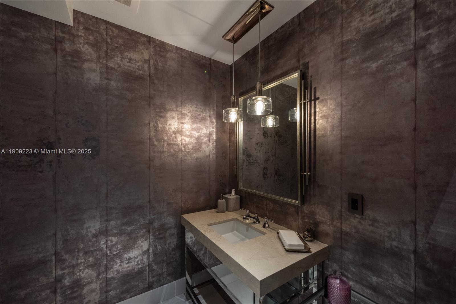 17475 Collins Ave # 701