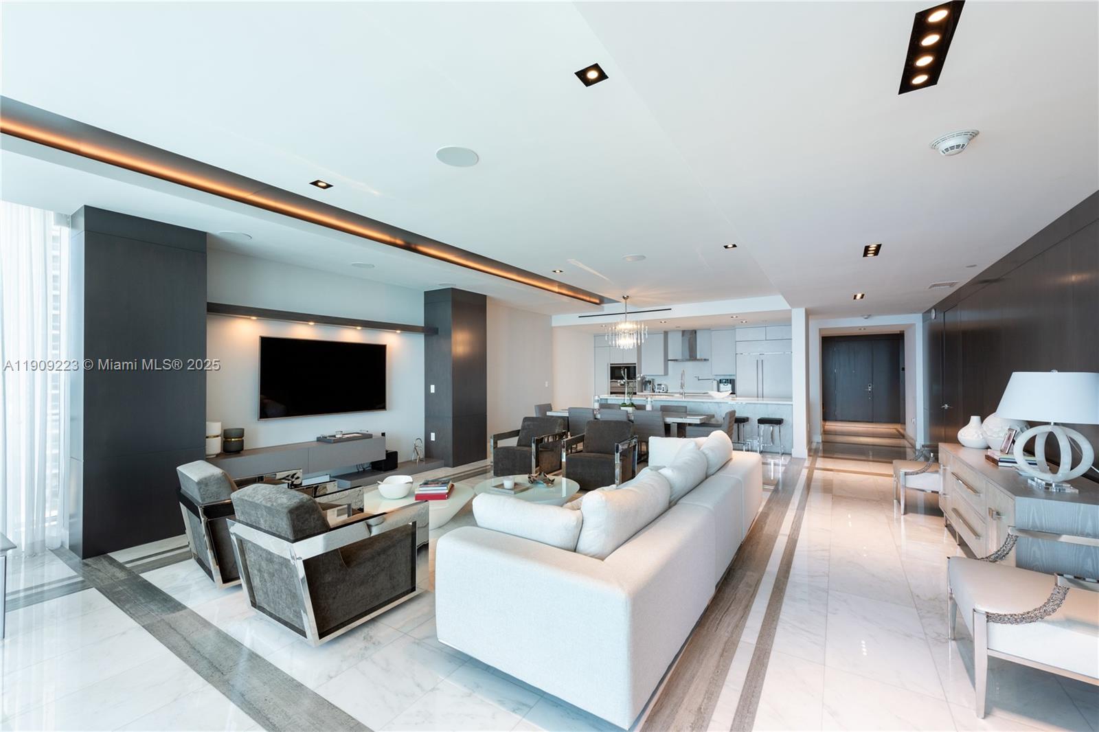 17475 Collins Ave # 701