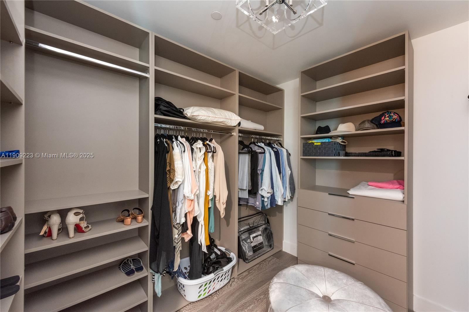 17475 Collins Ave # 701