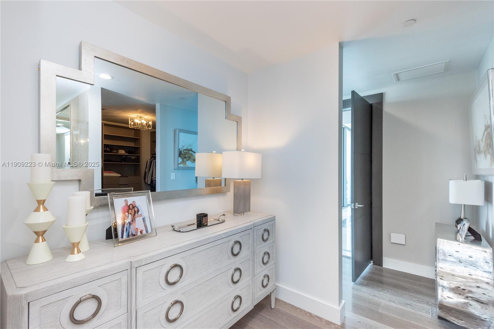 17475 Collins Ave # 701