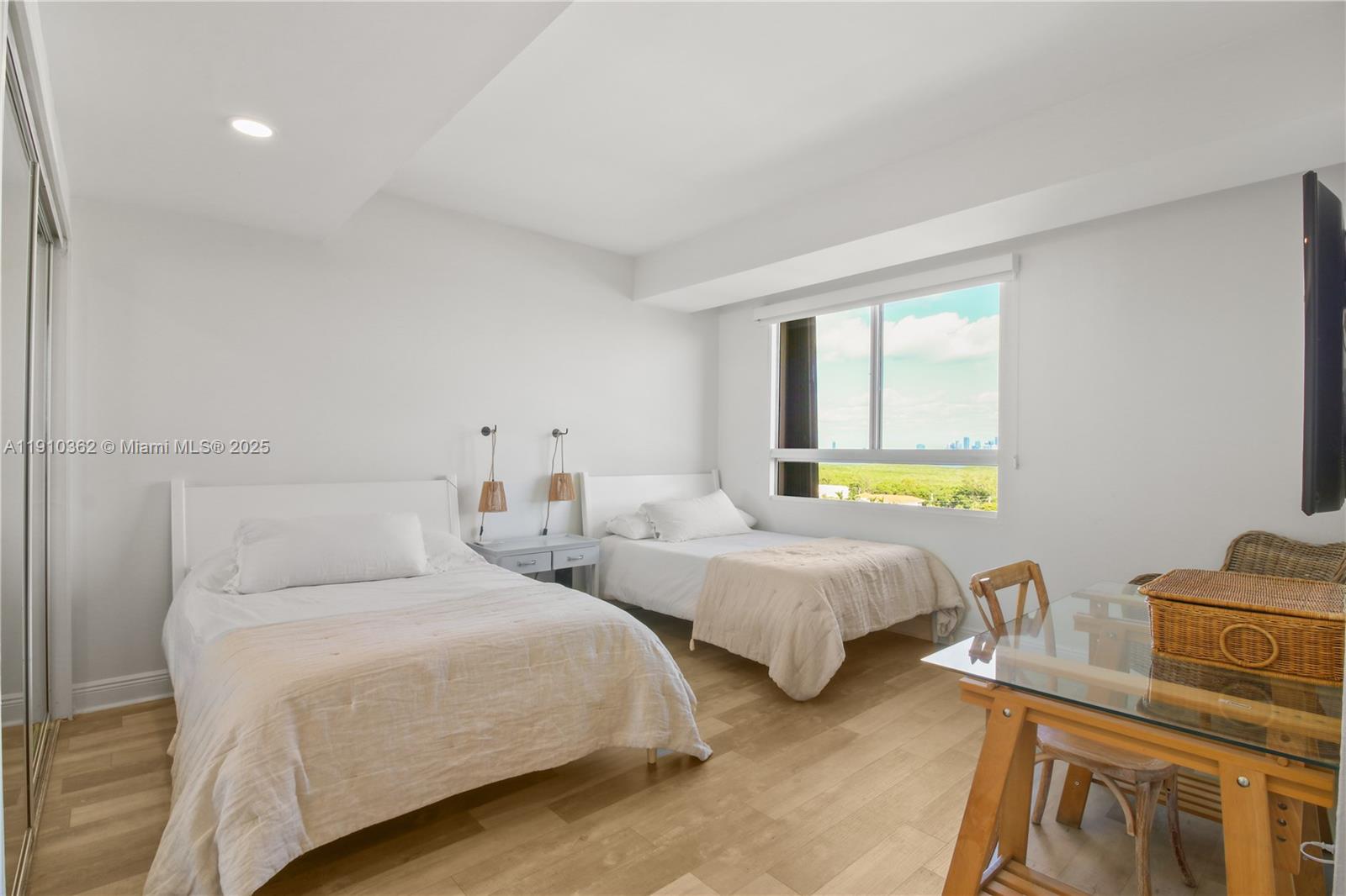 151 Crandon Blvd # 1136