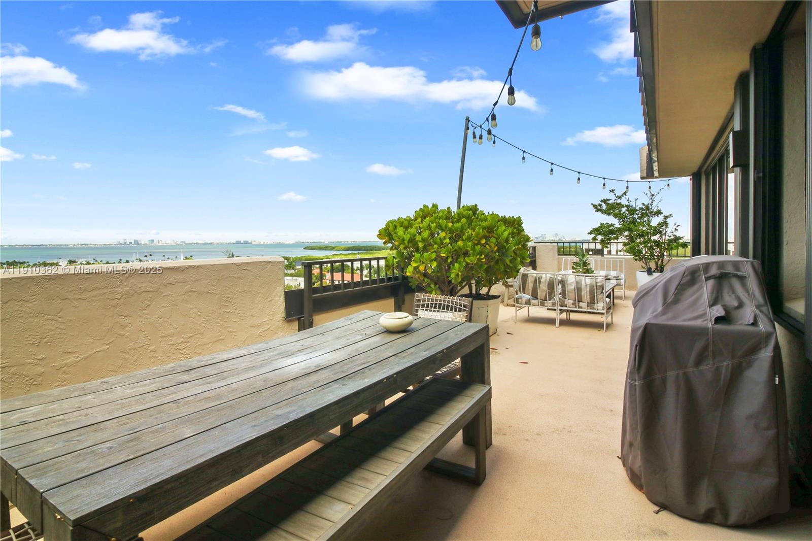 151 Crandon Blvd # 1136