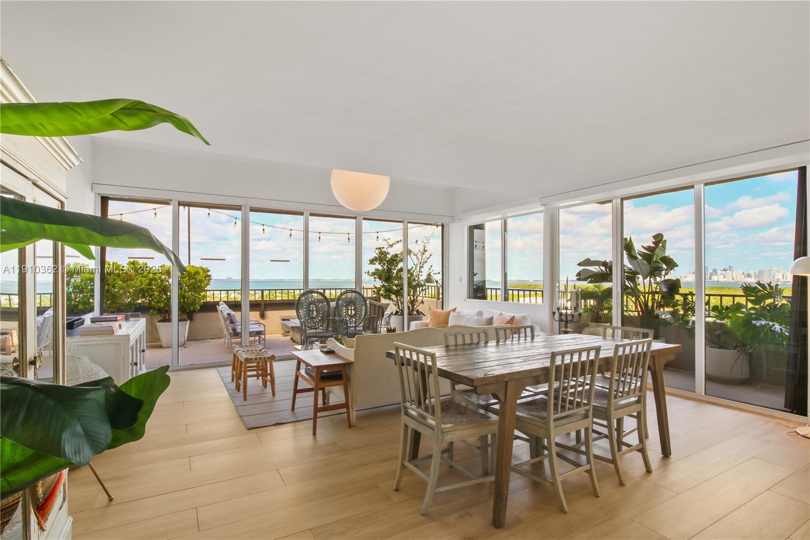 151 Crandon Blvd # 1136