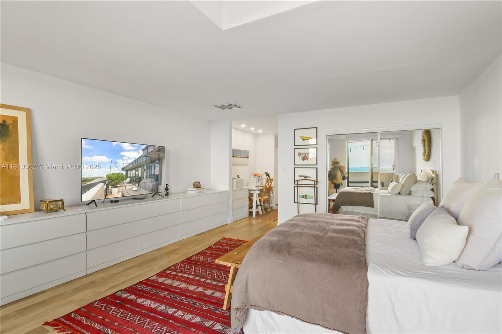 151 Crandon Blvd # 1136