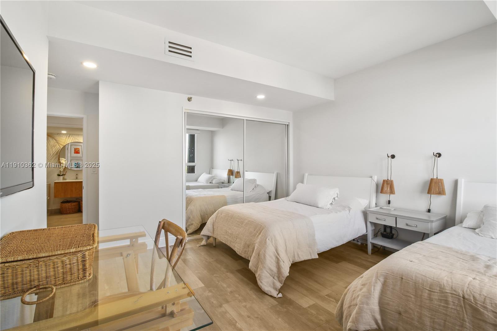 151 Crandon Blvd # 1136