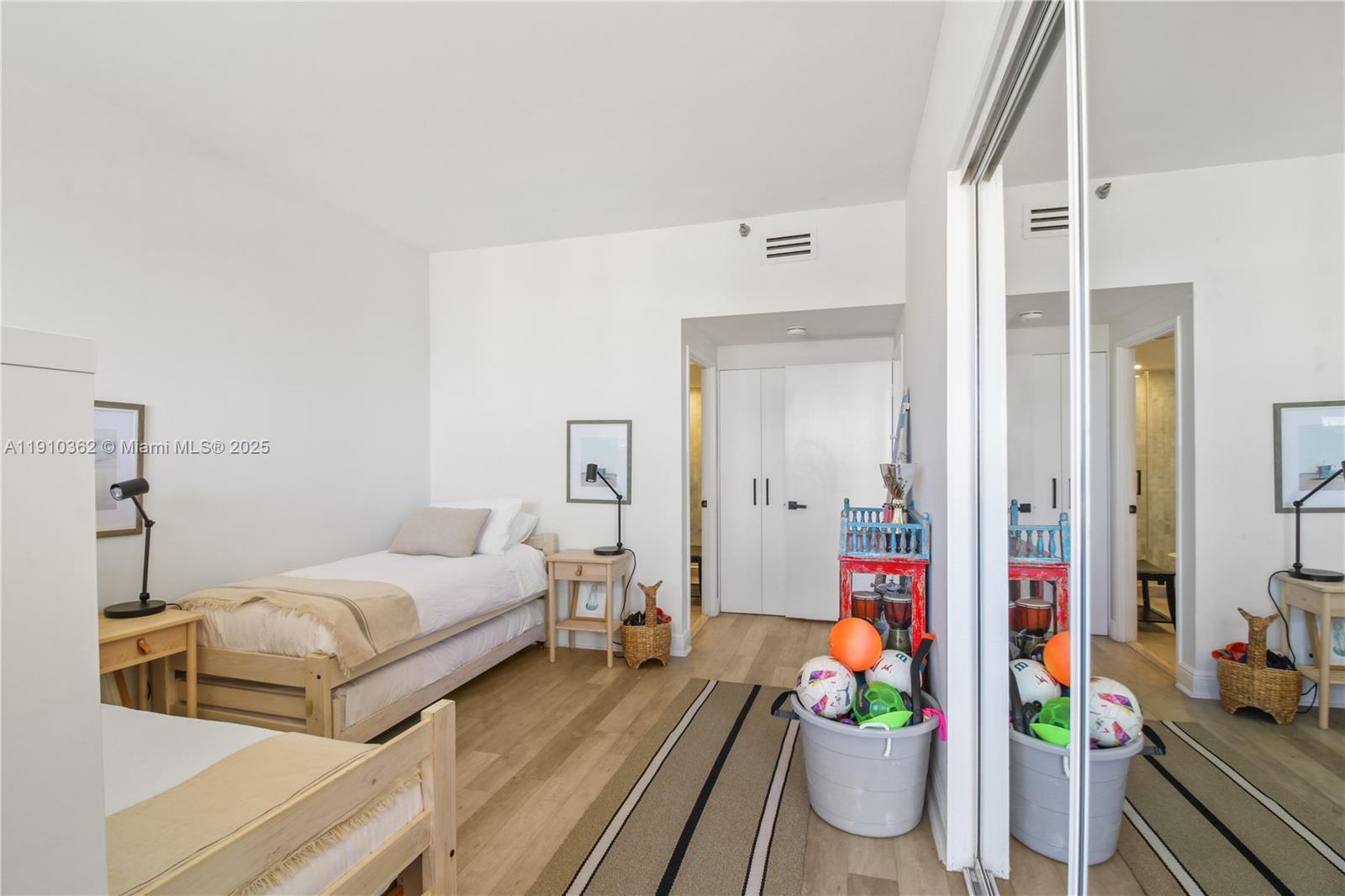 151 Crandon Blvd # 1136