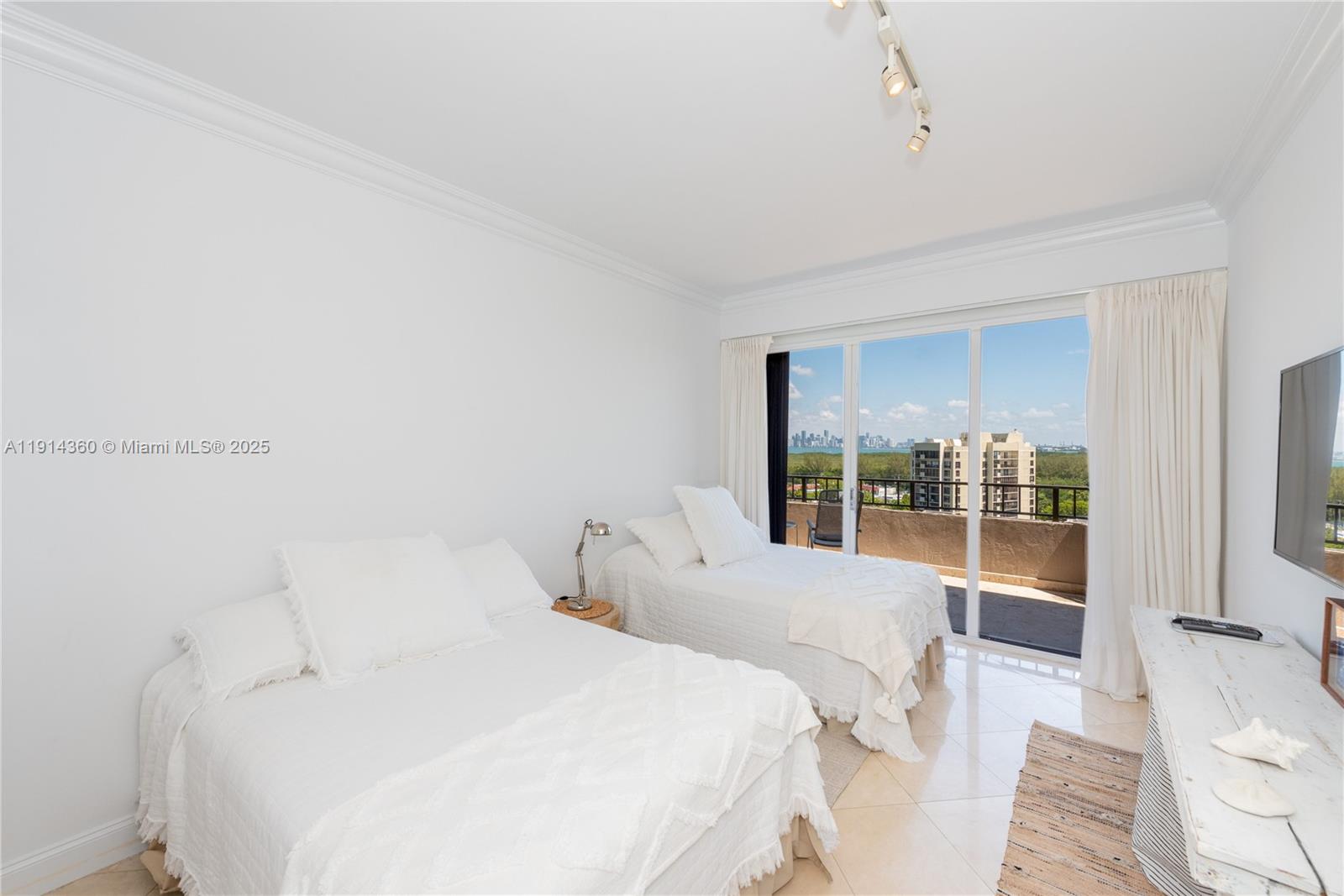 151 Crandon Blvd # 1036