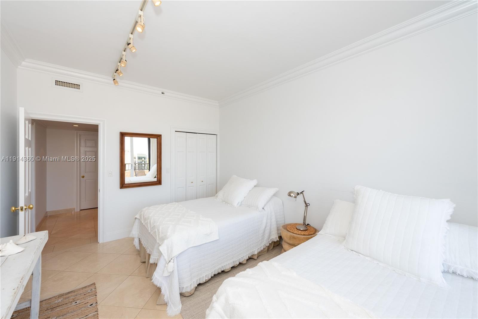 151 Crandon Blvd # 1036