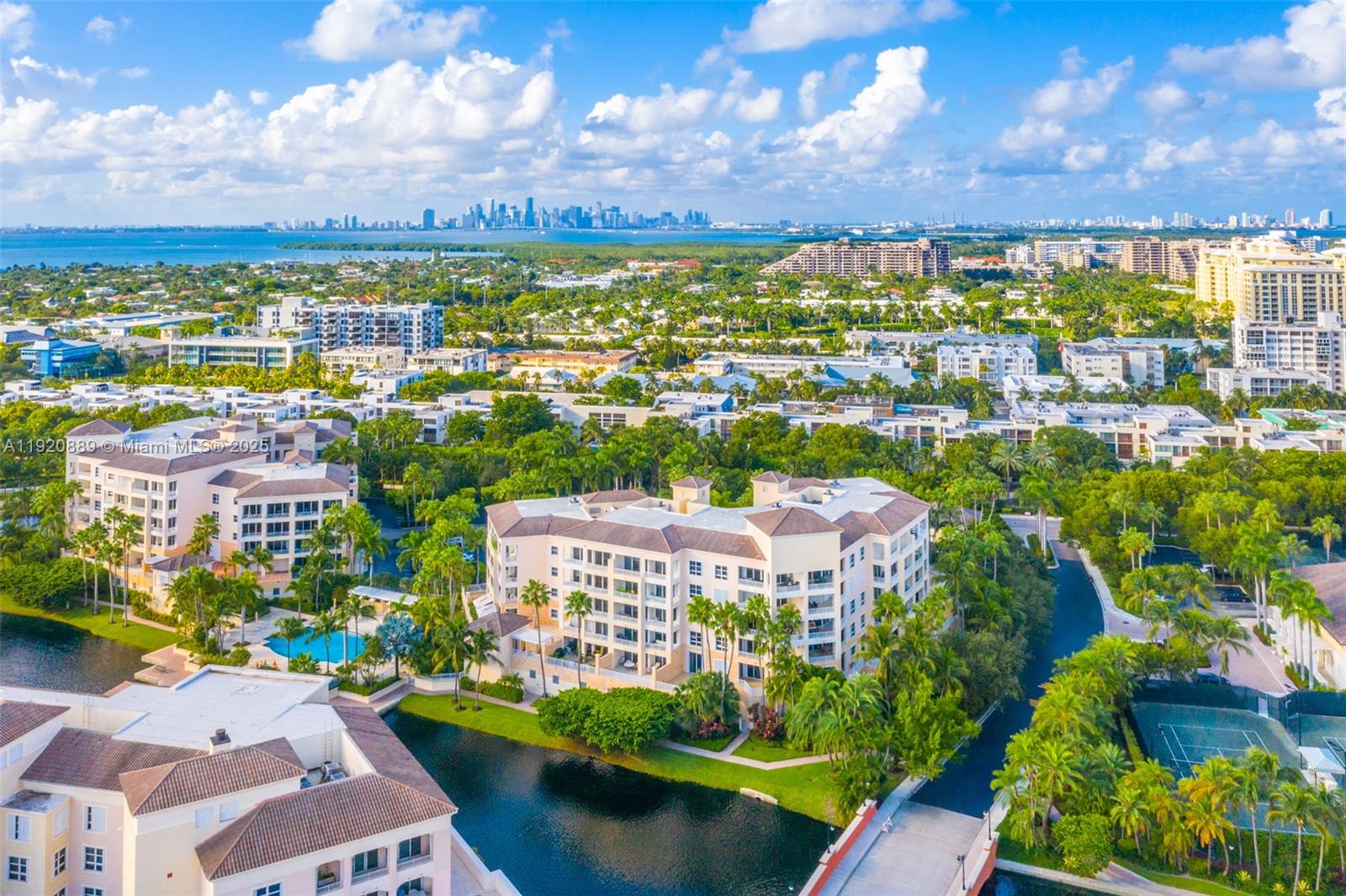 715 Crandon Blvd # 305