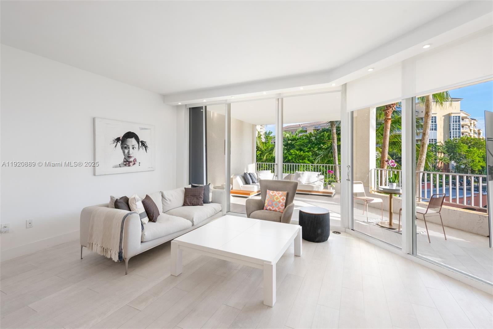 715 Crandon Blvd # 305