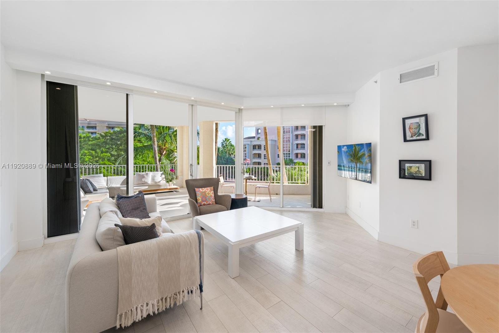 715 Crandon Blvd # 305