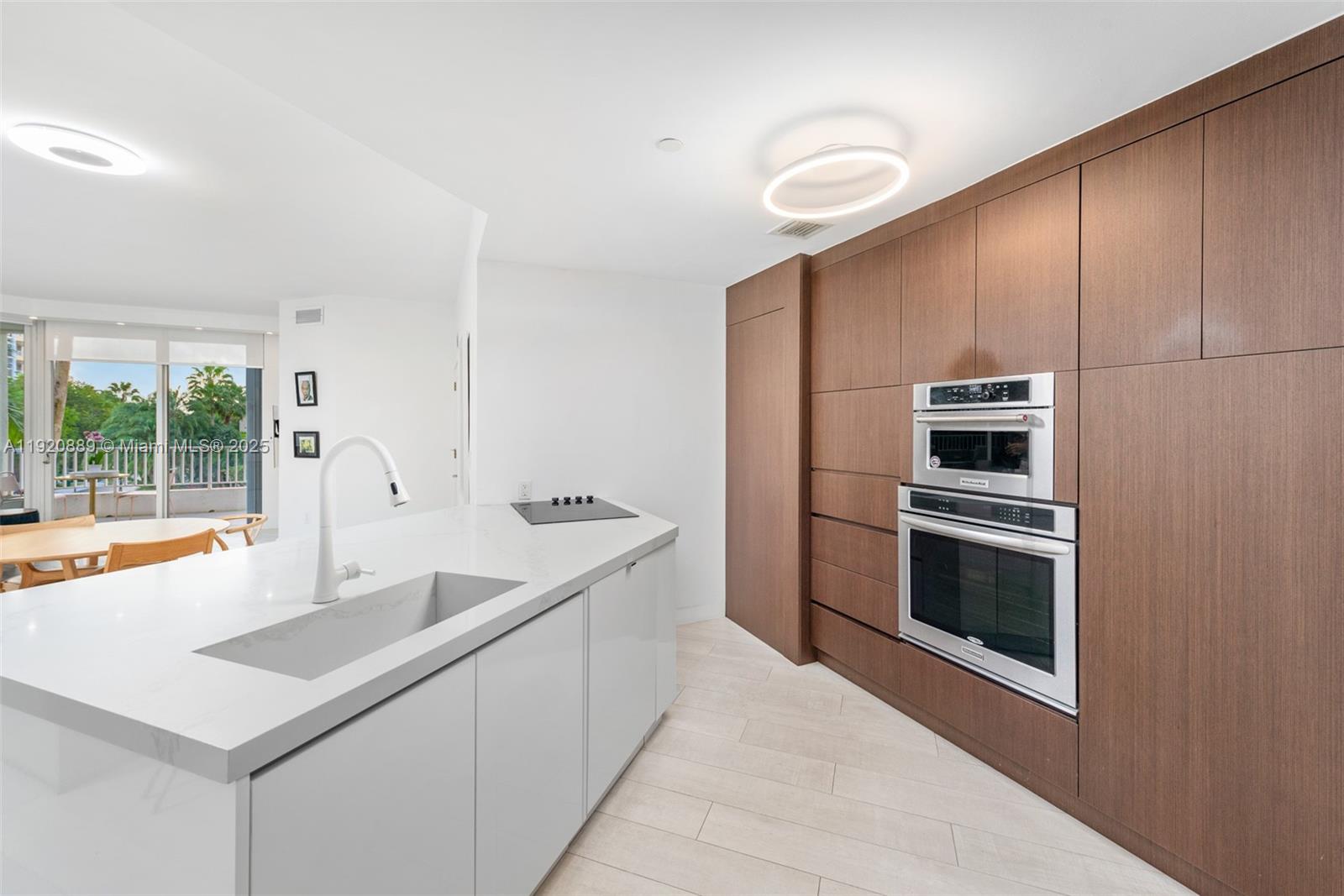 715 Crandon Blvd # 305