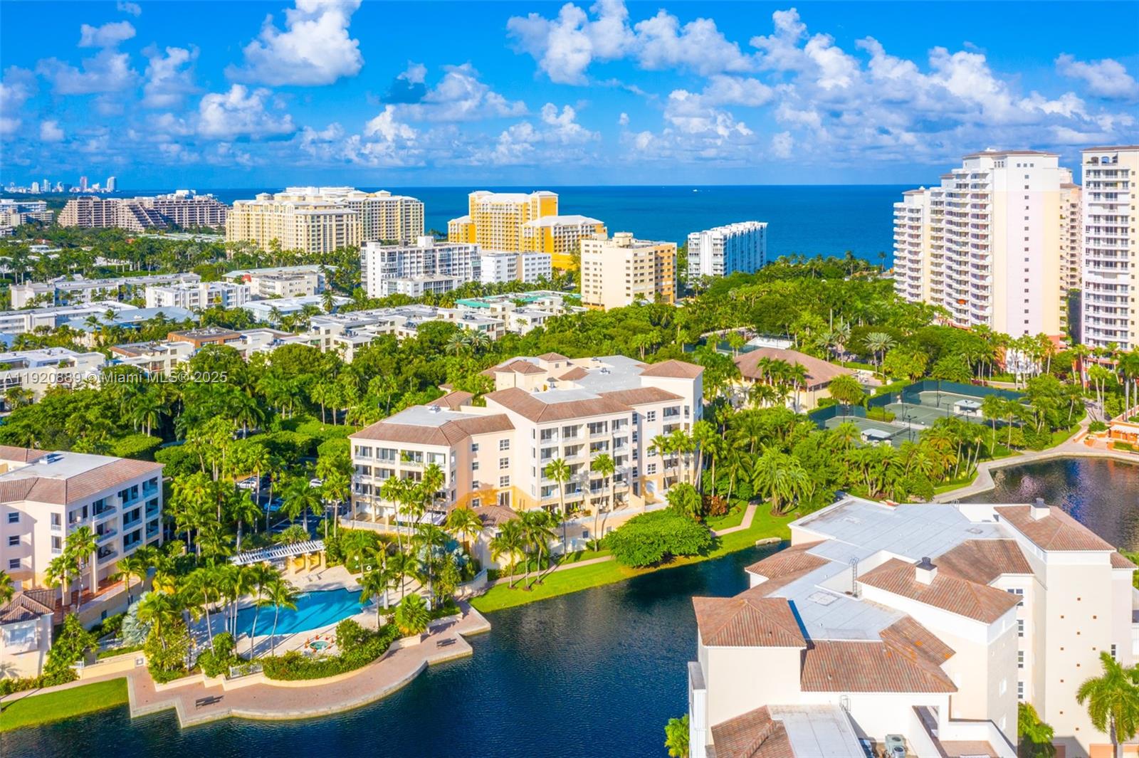 715 Crandon Blvd # 305