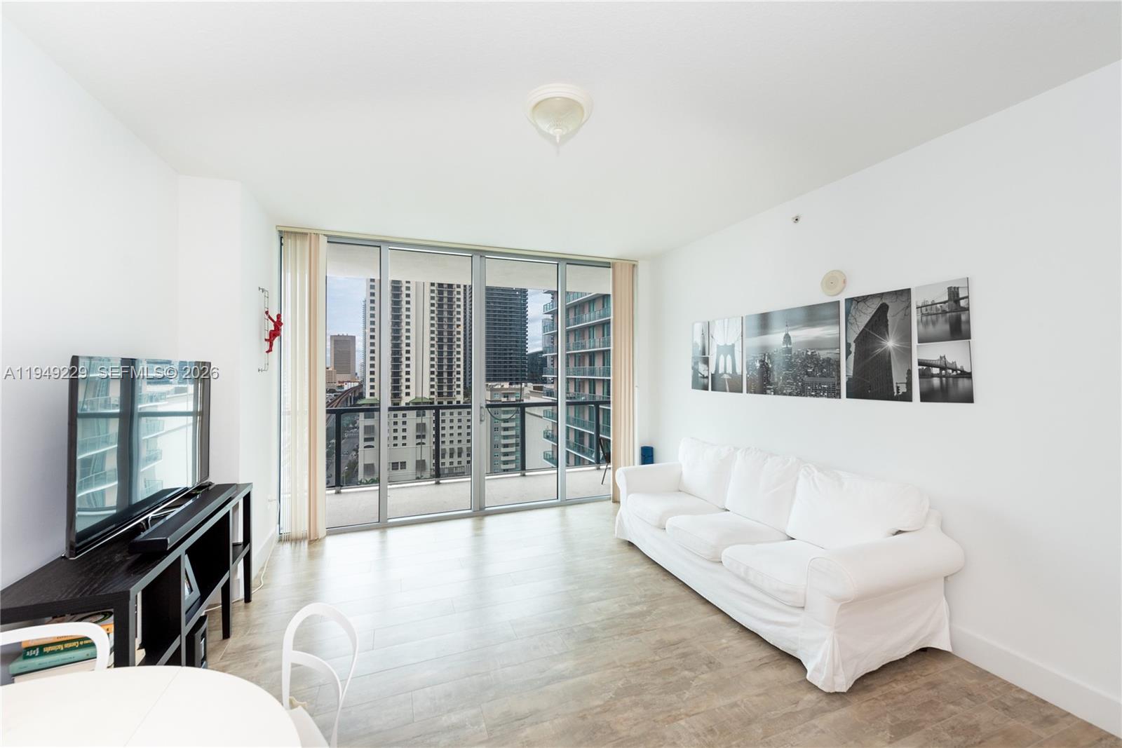 79 SW 12th St Unit: 1911-S